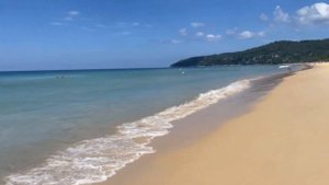 Прогулка по пляжу Карон Пхукет Таиланд