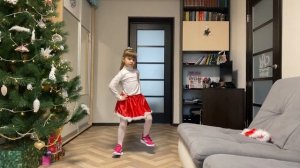 НОВОГОДНИЙ ХИП - ХОП!!!   ТАНЦЫ ПОД ЕЛКОЙ/  HIP - HOP MERRY CHRISTMAS AND A HAPPY NEW YEAR!!!