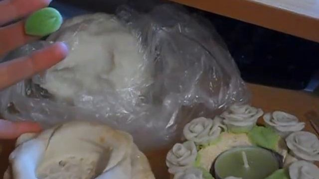 Подсвечник с розами из холодного фарфора