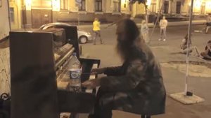 Такое увидишь не часто! Потрясающий уличный пианист