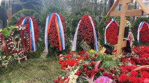 МОГИЛА ВЛАДИМИРА ЖИРИНОВСКОГО НА НОВОДЕВИЧЬЕМ КЛАДБИЩЕ