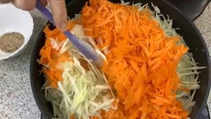 Вкусная Тушёная КАПУСТА! Если у вас есть немного Капусты | морковка и лук | Приготовьте это Блюдо!