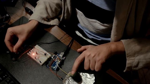 ОГУРЕЧНОЕ ПИАНИНО | огуркофон? | электроогурцы? | собрал на arduino смотреть онлайн