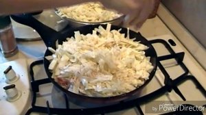 Капуста жареная с куриной грудкой и грибами