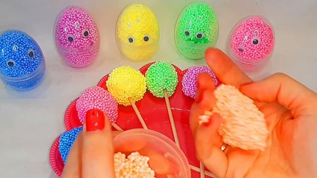 Сюрпризы из шарикового пластилина●Шариковый пластилин ●Лепим конфетки ? Достаём сюрпризы ? смотреть онлайн