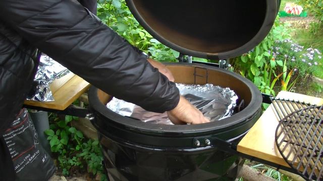 Курица горячего копчения BBQ ,как быстро закоптить курицу начинающим и не только. смотреть онлайн