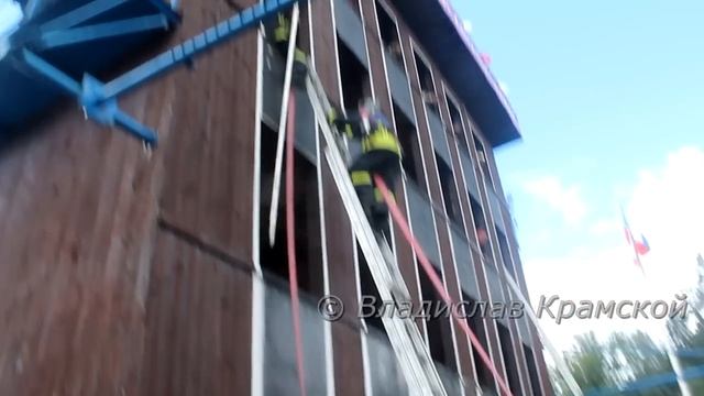 Боевое развертывание пожарных на открытом чемпионате в Апаринках смотреть онлайн