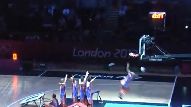 Лондон-2012. Данкеры в перерыве матча (1) смотреть онлайн