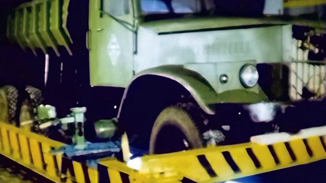 1987 год. Ханты-Мансийский округ. Цех по ремонту грузовиков