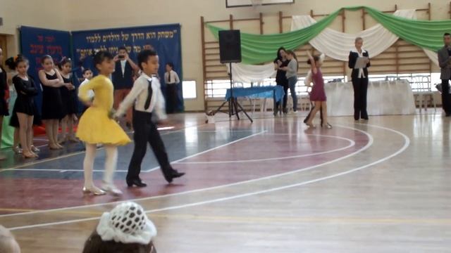 Томер и Эмели танцуют Ча-ча-ча. смотреть онлайн