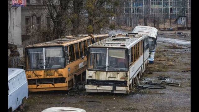 НАШЛИ заброшенную технику  ГРУЗОВИКИ Автобусы, легковушки на территории  автобусного завода