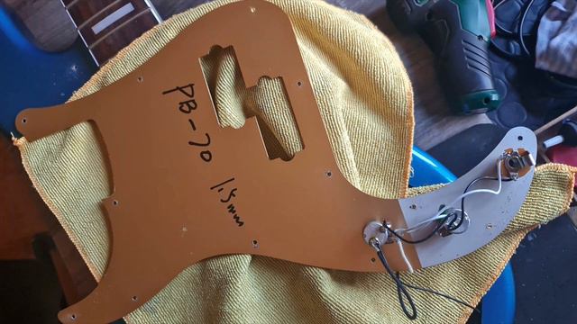 Squier Precision 40th Anniversary Gold Edition - Recensione + Sound Test смотреть онлайн