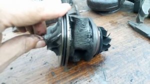 Люфт вала картриджа турбины.