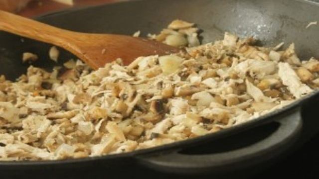 Жюльен из курицы в горшочках
