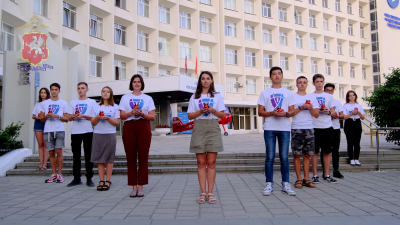 2021_09_03_В Севастополе полицейские вместе со студентами провели памятный флешмоб «Нет террору!»