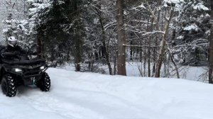 Катаемся по лесу на квадроцикле зимой.CF-Moto 600