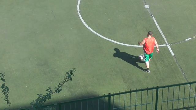 Русский российский футбол во дворе, русские мужики футболисты играют в футбол смотреть онлайн