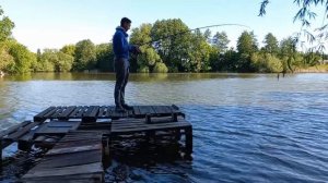 ЛОВЛЯ КАРАСЯ  И КАРПА 2022 НА ВОЗДУШНОЕ ТЕСТО! УТОНУЛ ТЕЛЕФОН! Рыбалка в водоеме Киевской области.