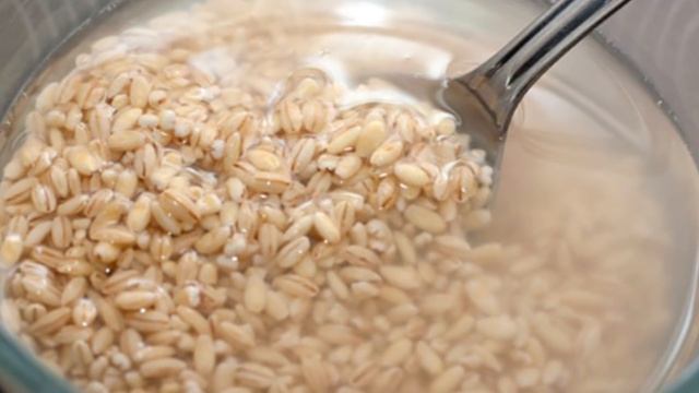 Почему так важно ЗАМАЧИВАТЬ КРУПЫ, ЗЁРНА, ОРЕХИ, БОБОВЫЕ... смотреть онлайн