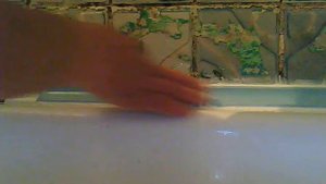 Как закрыть промежутки между ванной и стеной