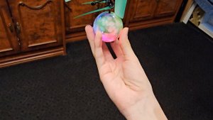 Какой летающий шар из Фикс Прайса быстрее запускается? (Разноцветный~7 и разноцветный~8)