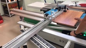 Форматно-раскроечный станок WoodTec ST 45  в работе - раскрой плитного материала