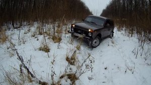 Нива 2121 Шины И-511 зимние дороги в лесу.