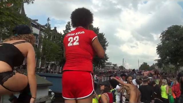 MC Divine - OnHeelz boat: Gaypride 2012 "We're on the Move!" Canalparade in Amsterdam смотреть онлайн