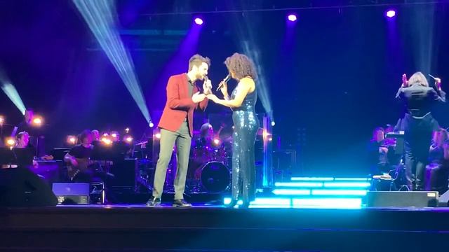“Could I have this kiss forever” Белинда Девидс, Антонело Кароцца и оркестр «Русская Филармония».mp4