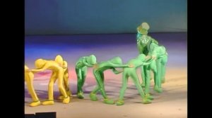 Шуточный танец " Гусеницы"