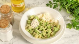 Тарталетки с творожным сыром, авокадо и креветками