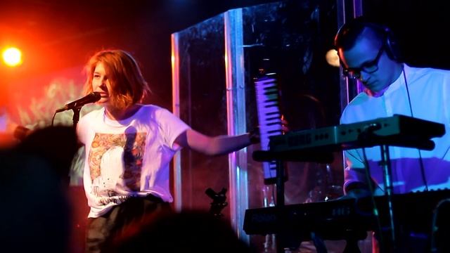 Сухие - ПАДАЕТ СНЕГ смотреть онлайн