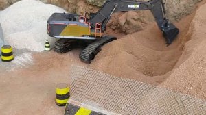 Escavadeira Huina 1592 Caminhão Huina 1568 @MundodosCarrinhos @MundodosCarrinhosVelozes