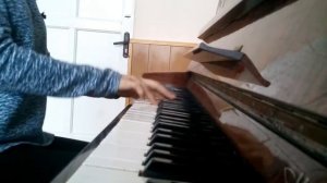 Между нами тает лед на пианино