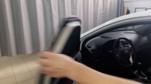 Автошторки Laitovo на магнитах, установка на Hyundai Solaris