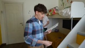 старший брат против младшего)