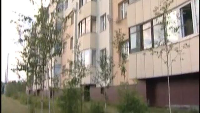 Газонокосилкой по кустам шиповника (12+)