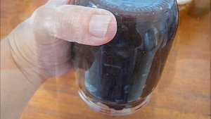 Леквар - густое повидло из слив без сахара.