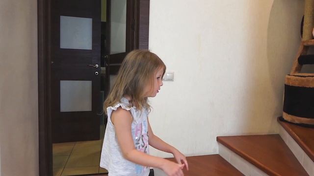 Дети играют с котятами дома - Сборник смотреть онлайн