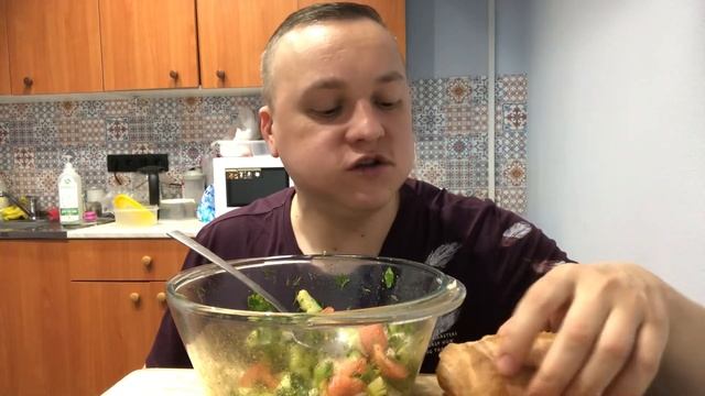 Салат с хлебом (архив) мукбанг mukbang смотреть онлайн