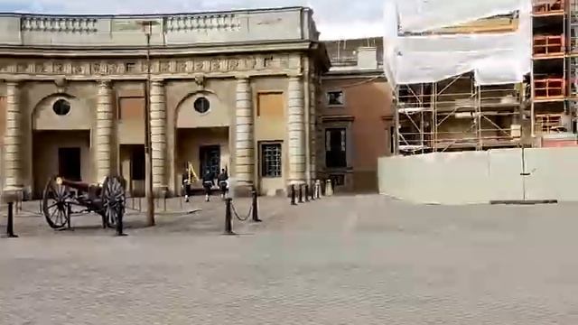 Смена караула в Стокгольме в Королевском дворце (Швеция, 2017) смотреть онлайн