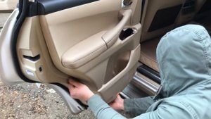 Как снять заднюю дверную обшивку лексус 570