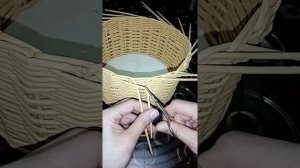 Простая загибка.. Плетение из бумажных трубочек... Бумажная лоза...