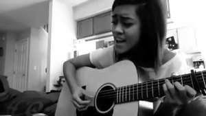 девушка сэкси охренительно  поет и играет на гитаре я плакал эмоции переполняют