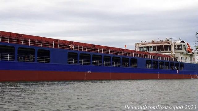 Теплоход АСТРОЛ 1 на Волго Донском судоходном канале идет в третий шлюз, в сторону Волги