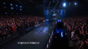 The Weeknd - In The Night - Can’t Feel My Face (Victoria Secret Paris Fashion Show) 4K HDR VIDEO 32D