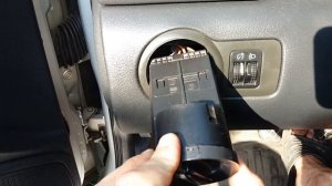 Как вытянуть включатель фар и габаритов на Шкоде Октавия Тур (А4)