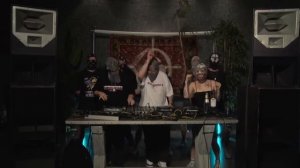 Locked Club   Руки за спину, на пол!