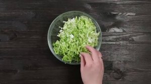 Салат из капусты, с ветчиной и кукурузой