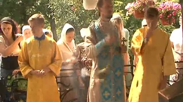 В Курской области прошел крестный ход с иконой Божией Матери «Троеручица» смотреть онлайн